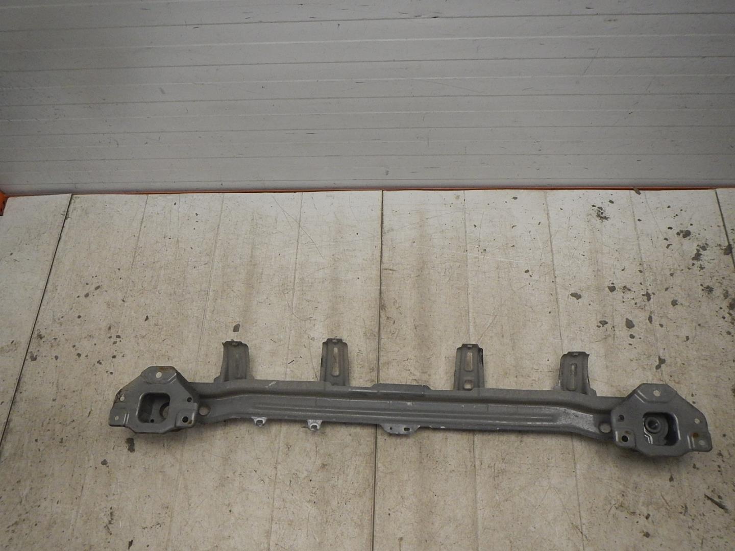 Усилитель заднего бампера