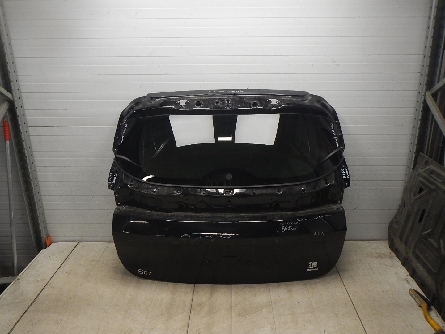 Дверь багажника