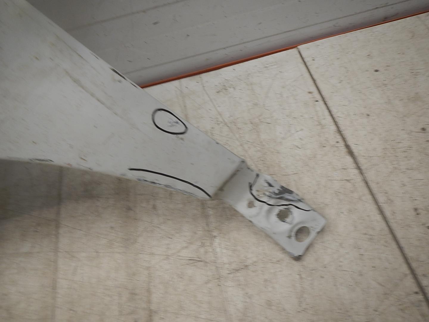 Крыло переднее левое