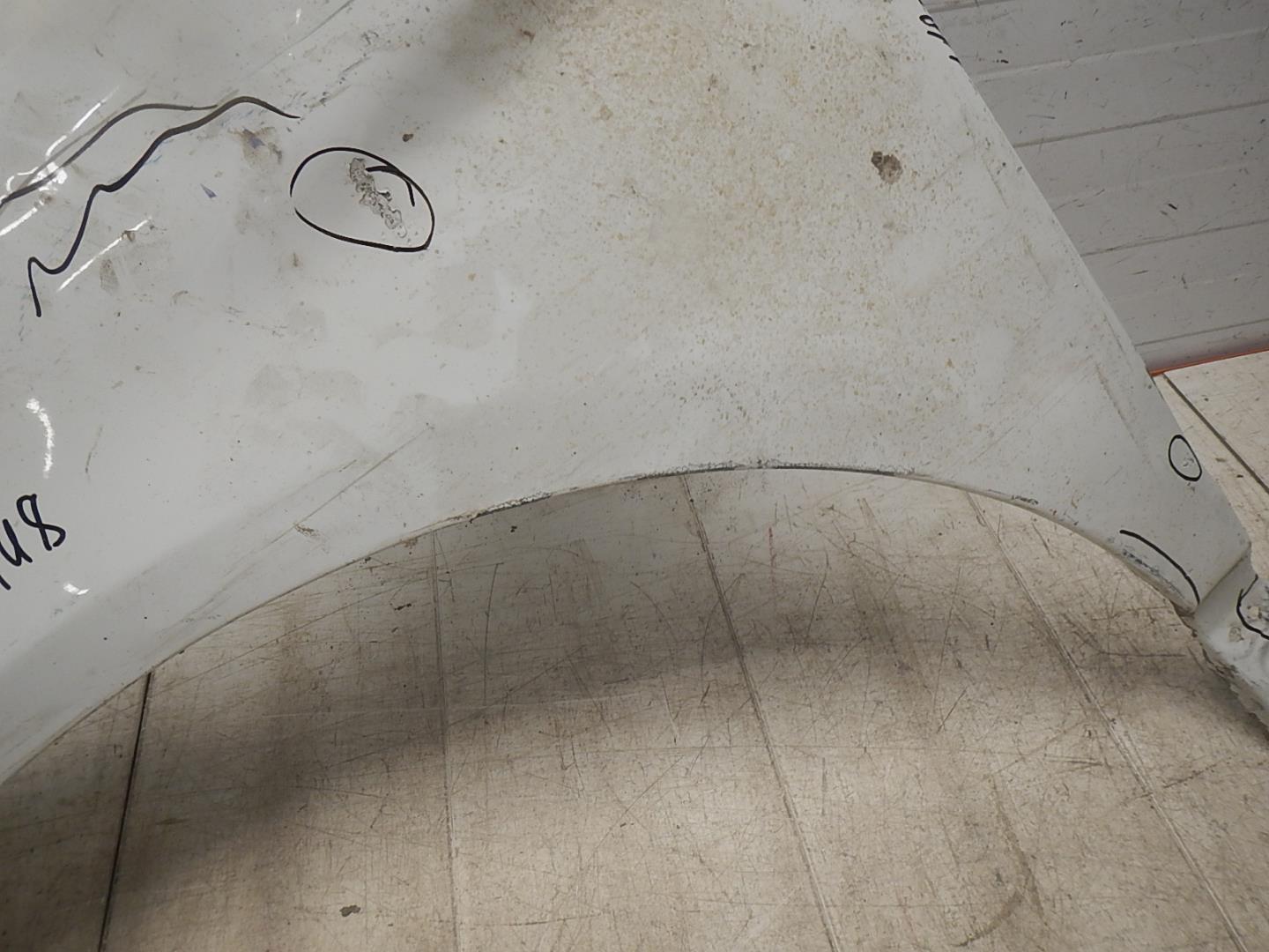 Крыло переднее левое