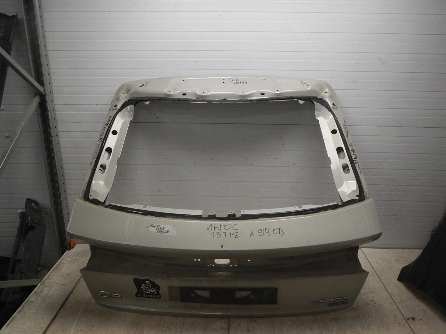 Дверь багажника