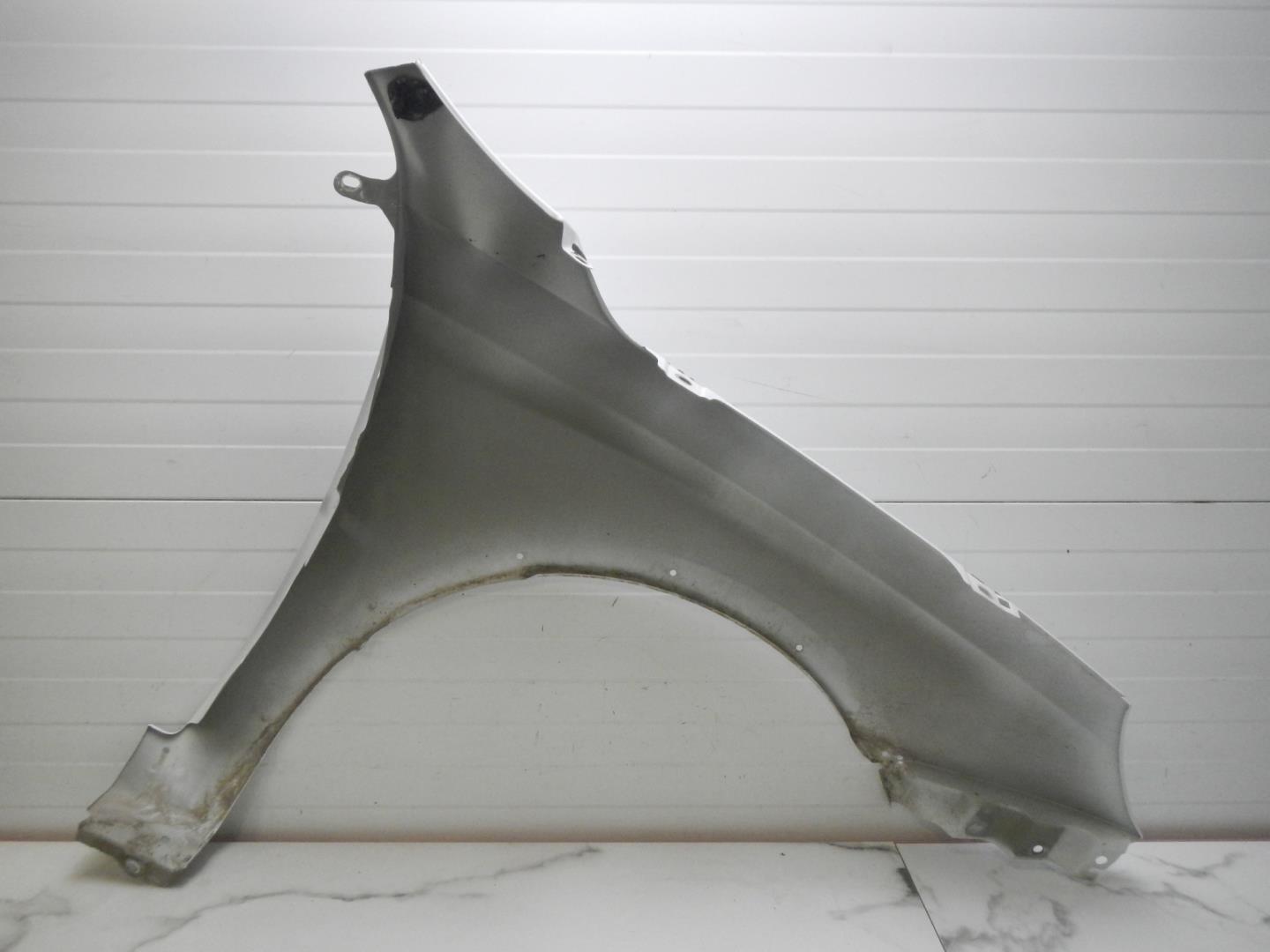 Крыло переднее левое