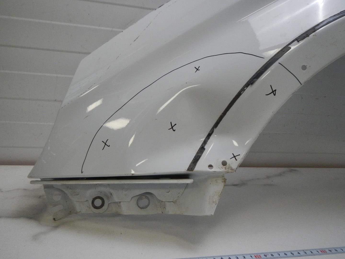 Крыло переднее левое