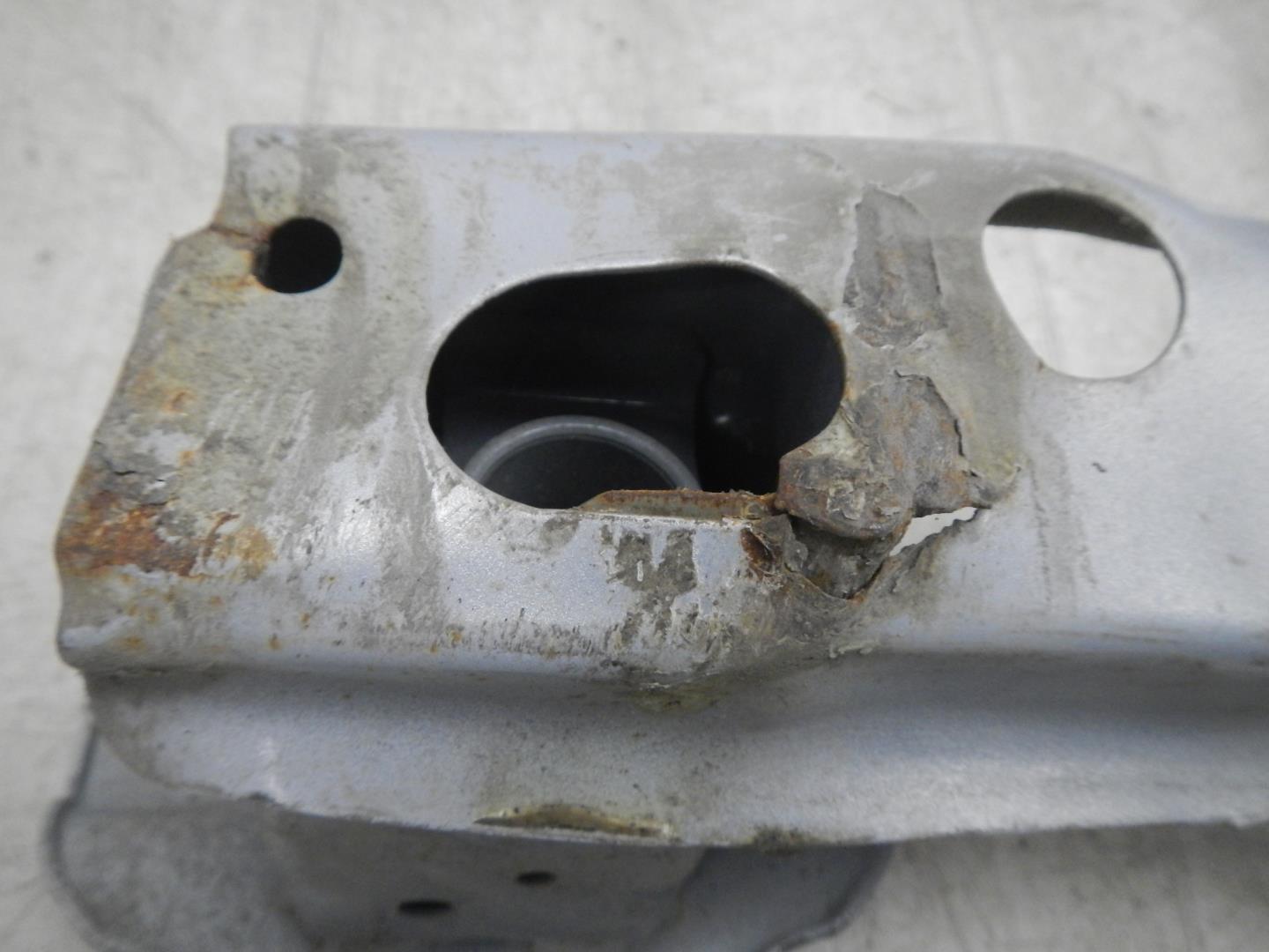 Усилитель заднего бампера