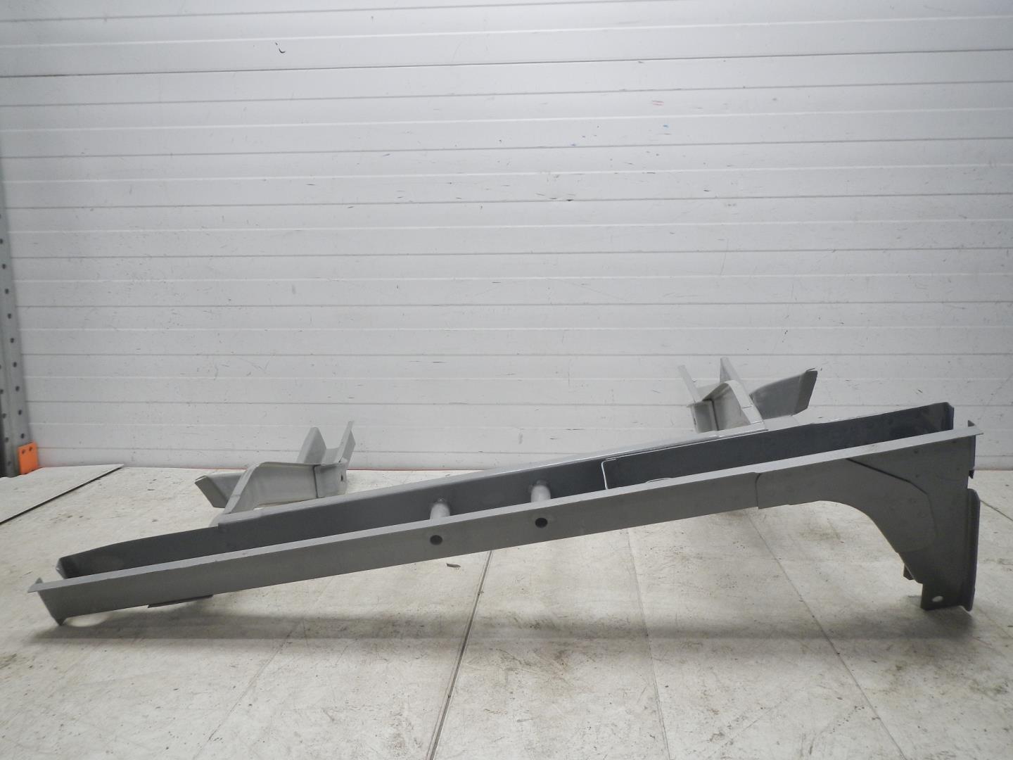 Кузовной элемент