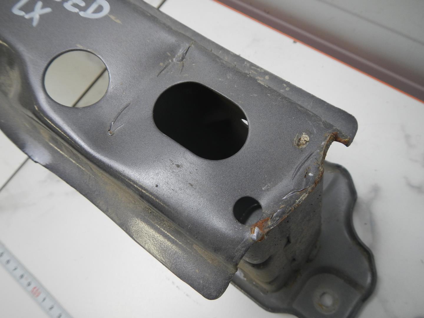 Усилитель заднего бампера