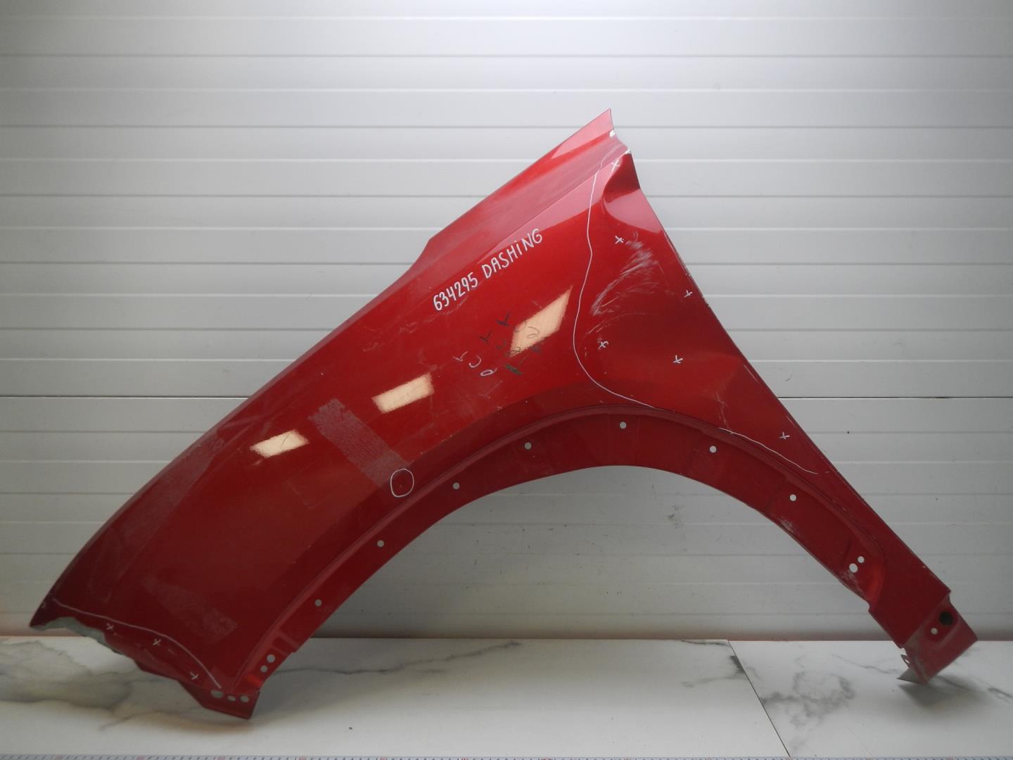 Крыло переднее левое