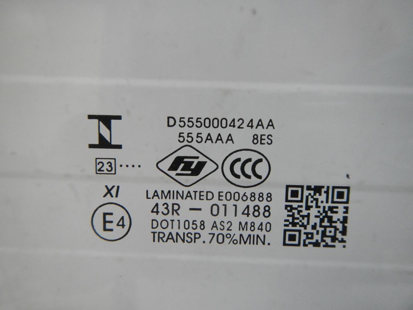 Стекло двери передней правой