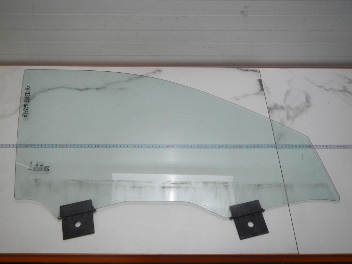 Стекло двери передней правой