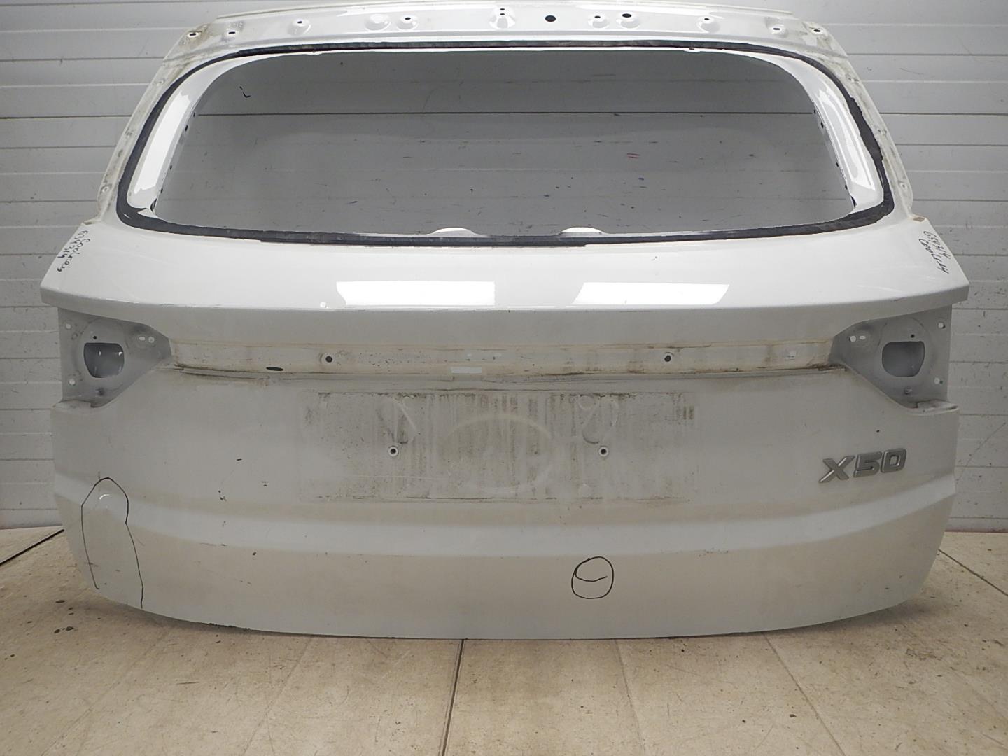 Дверь багажника