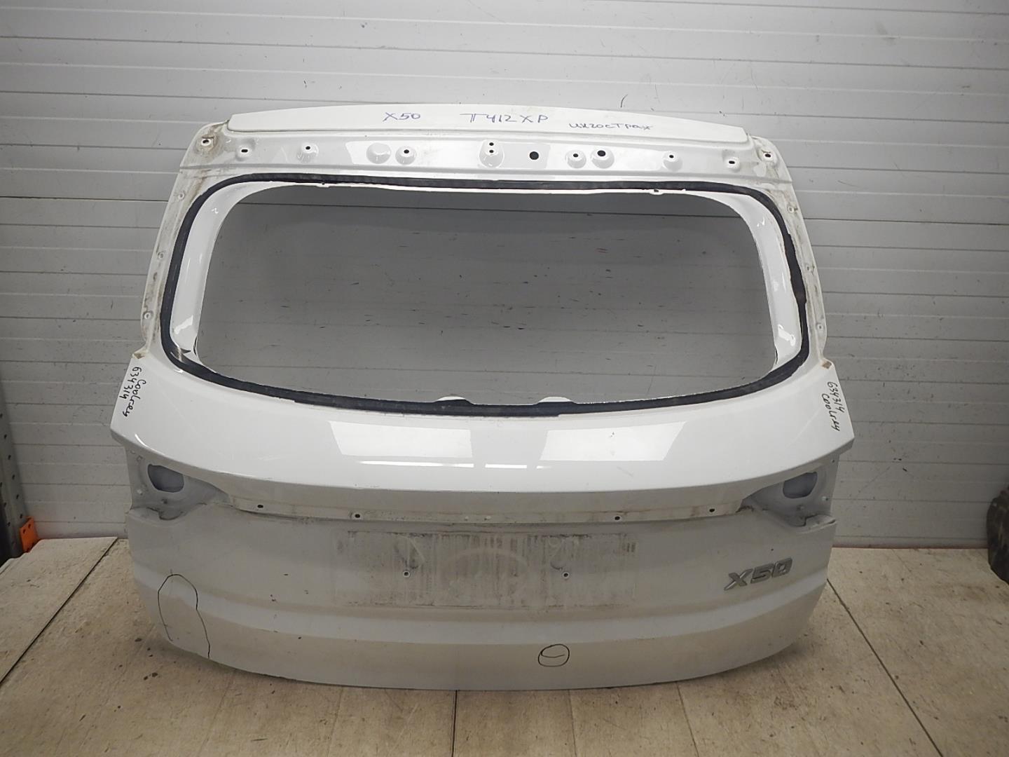 Дверь багажника