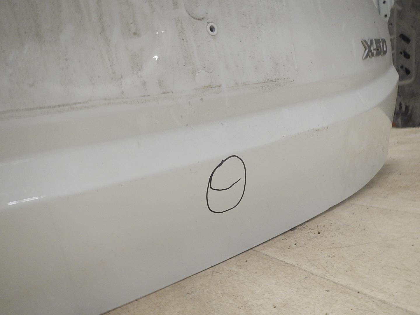 Дверь багажника