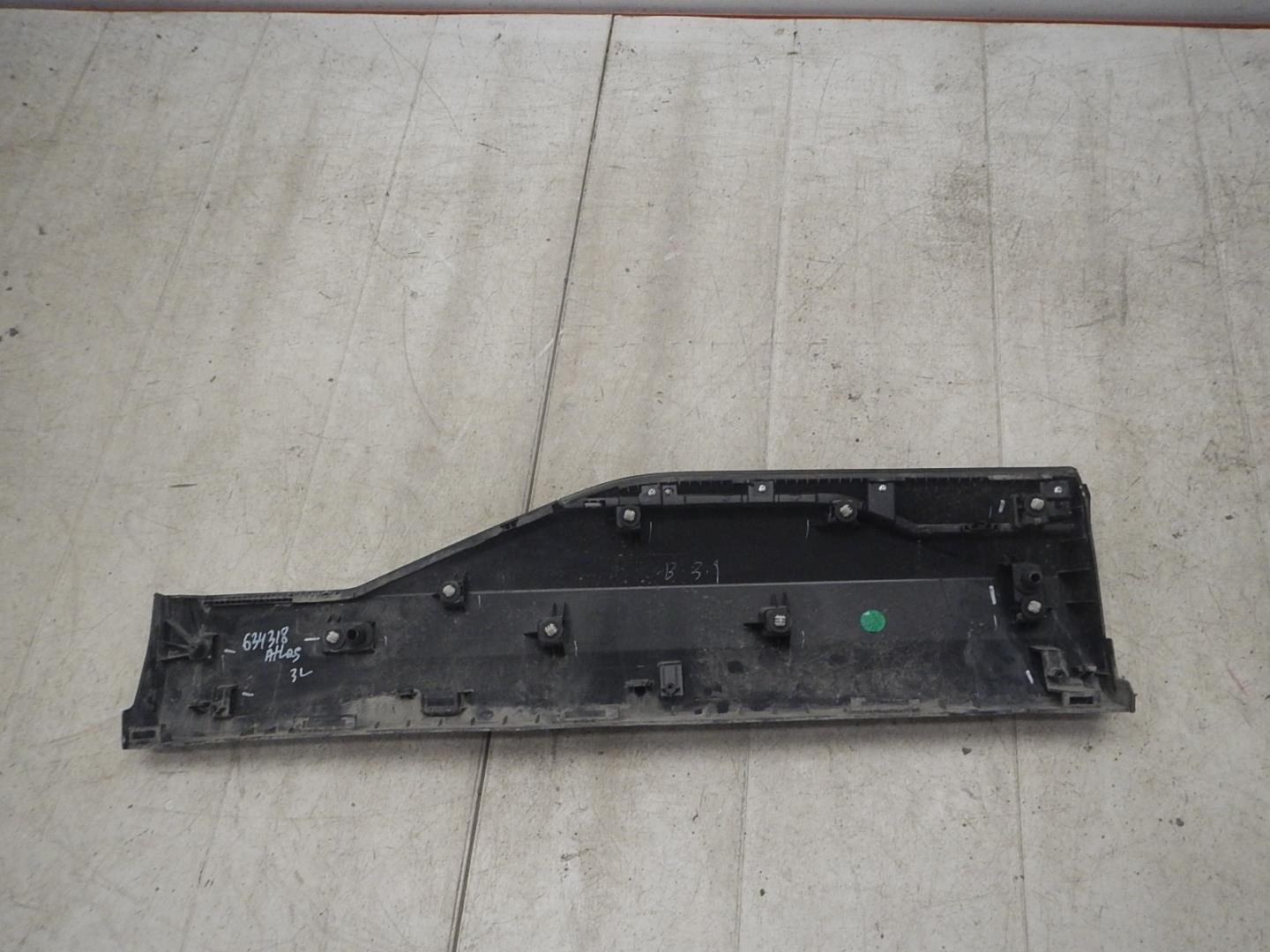 Молдинг задней левой двери