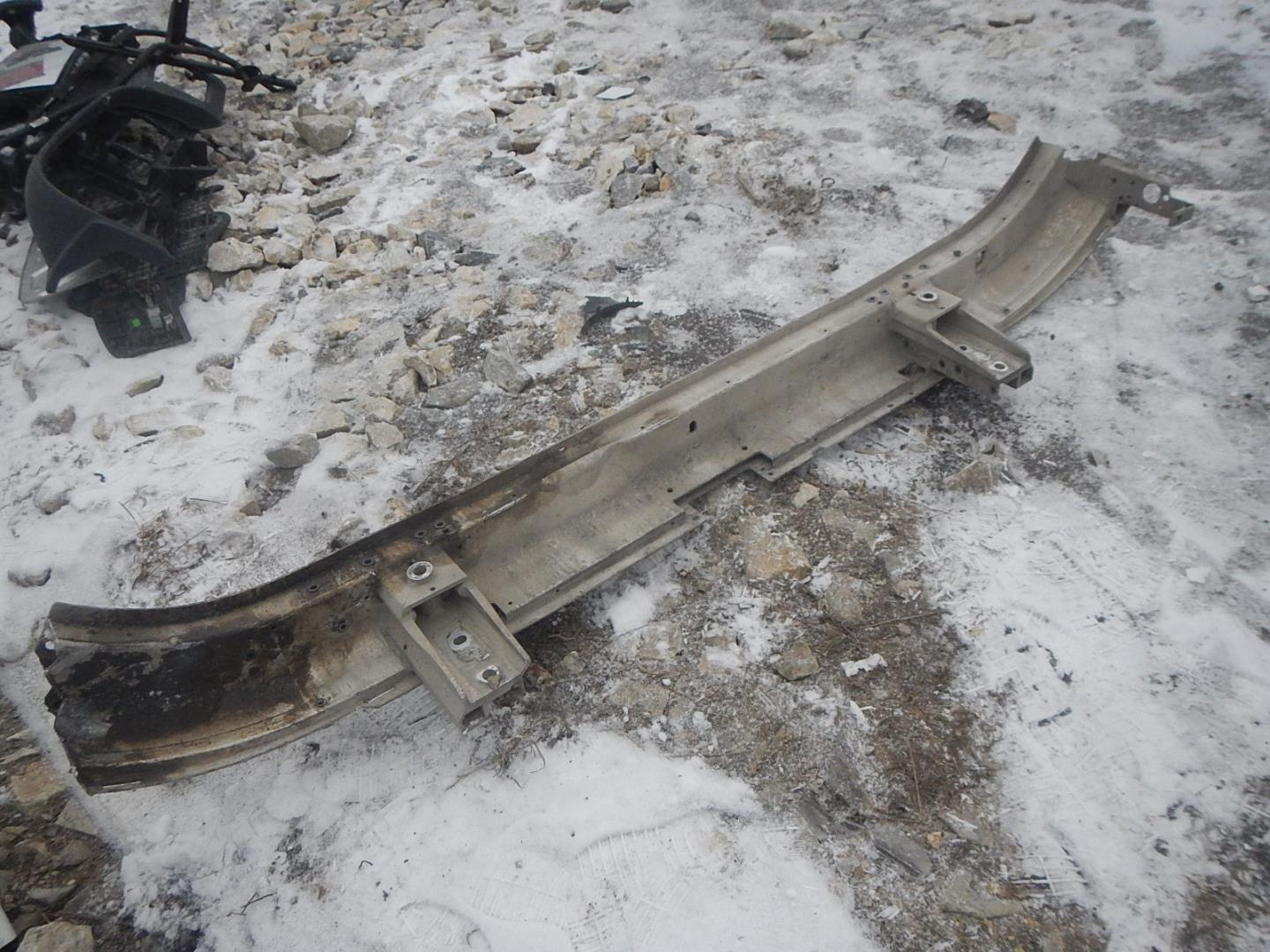 Усилитель переднего бампера