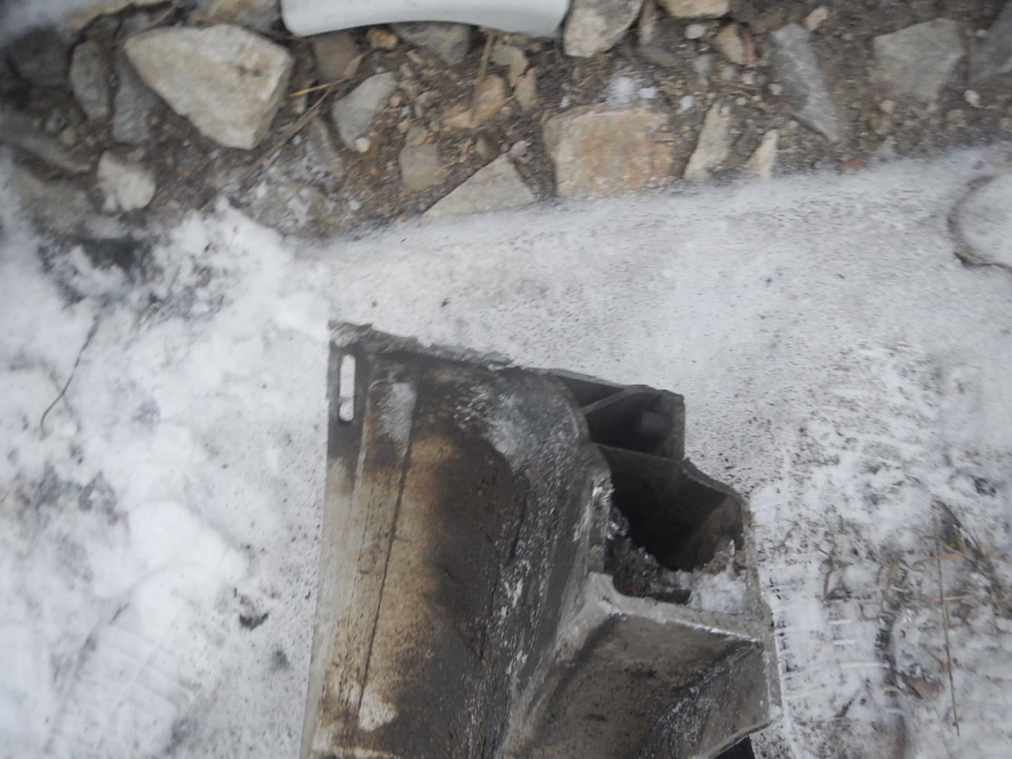 Усилитель переднего бампера