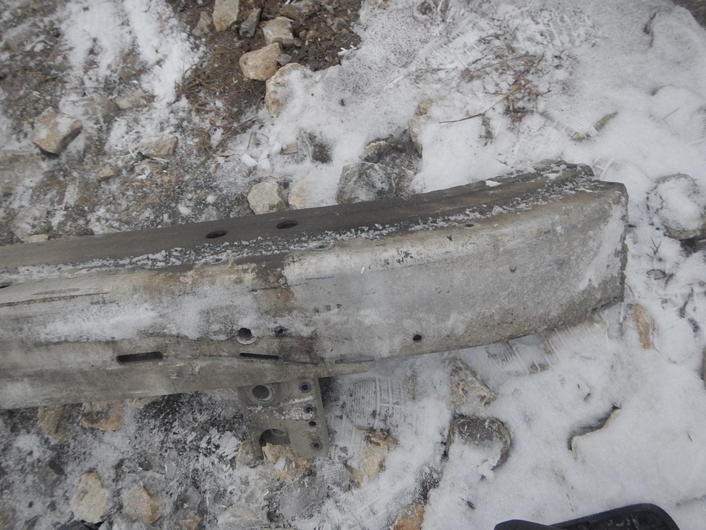 Усилитель переднего бампера