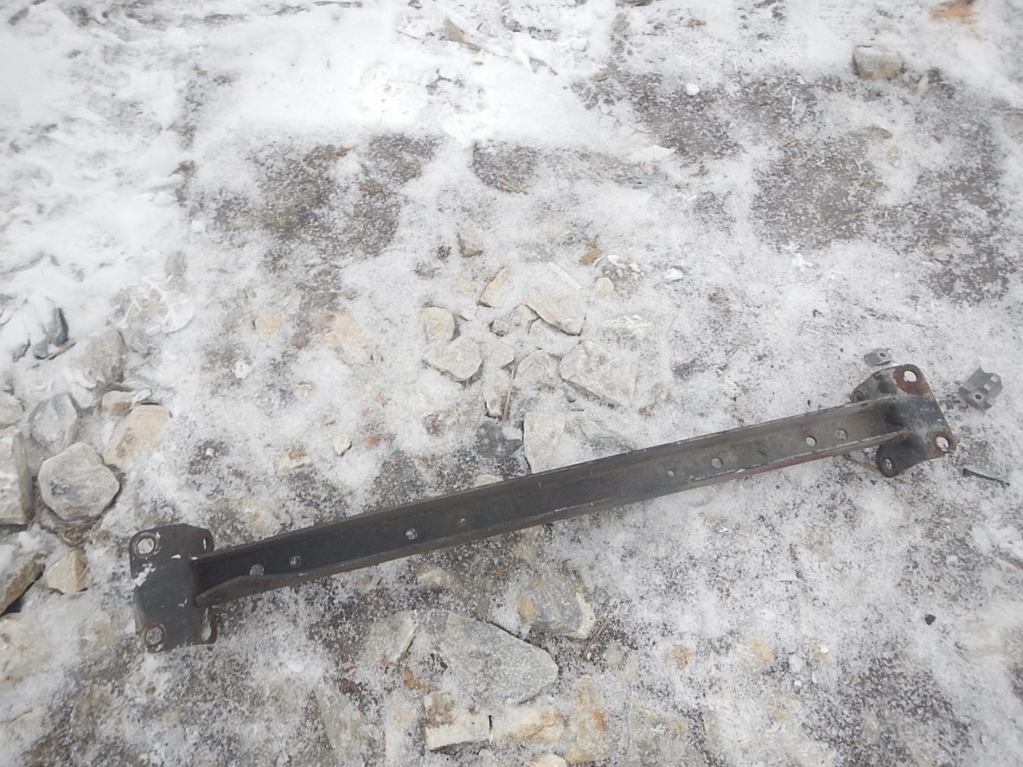 Кронштейн переднего бампера