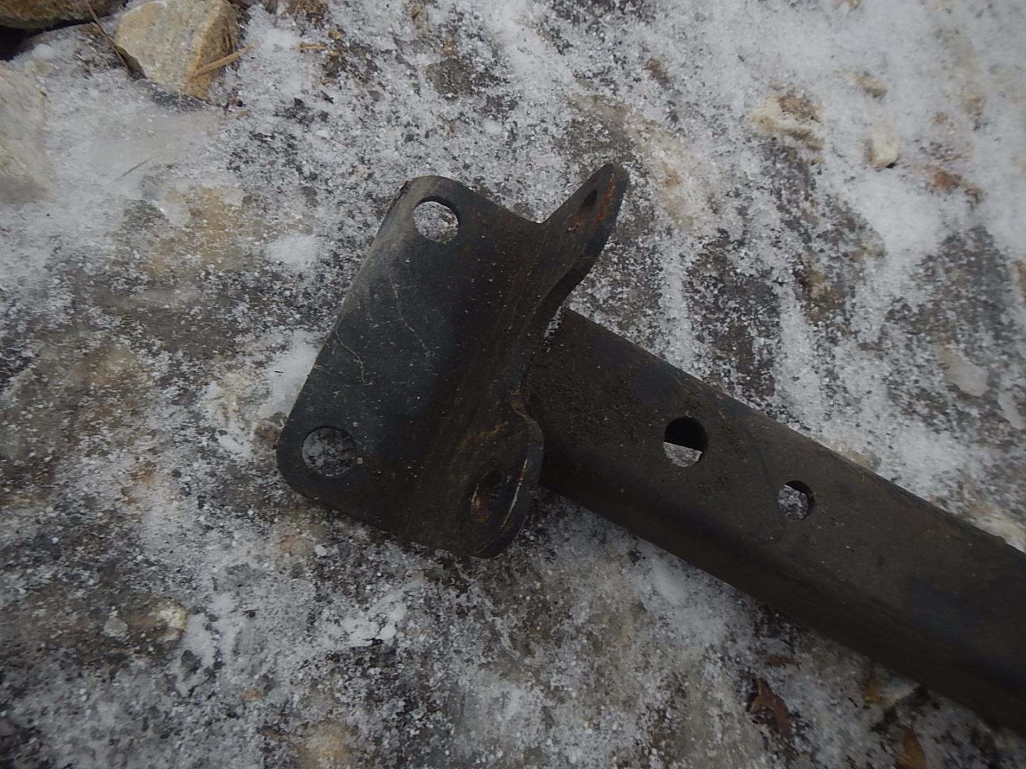 Кронштейн переднего бампера