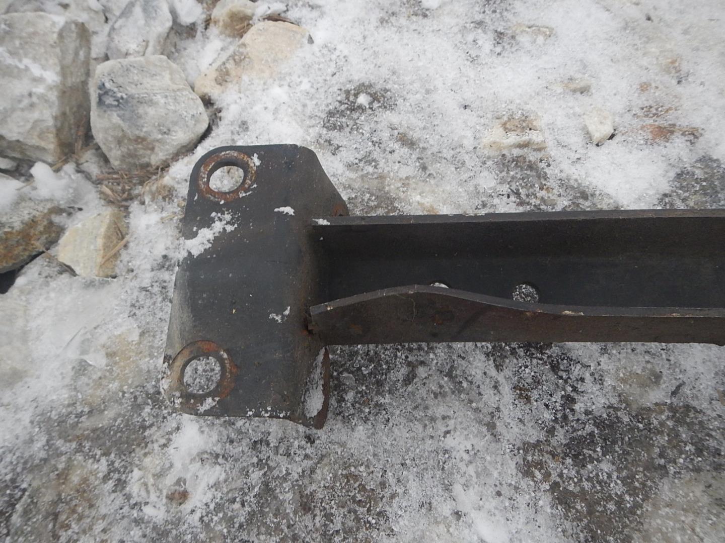 Кронштейн переднего бампера