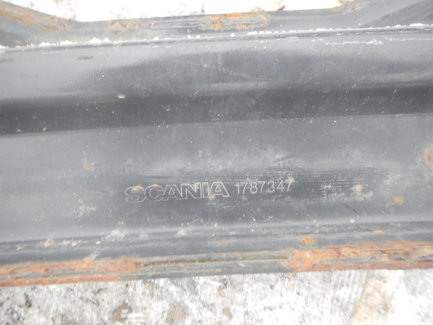 Усилитель переднего бампера