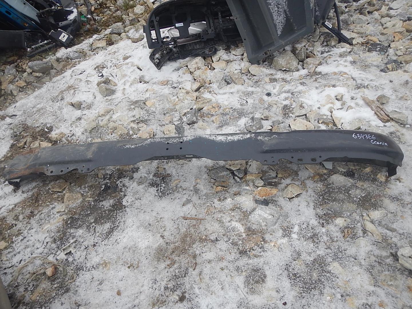 Усилитель переднего бампера