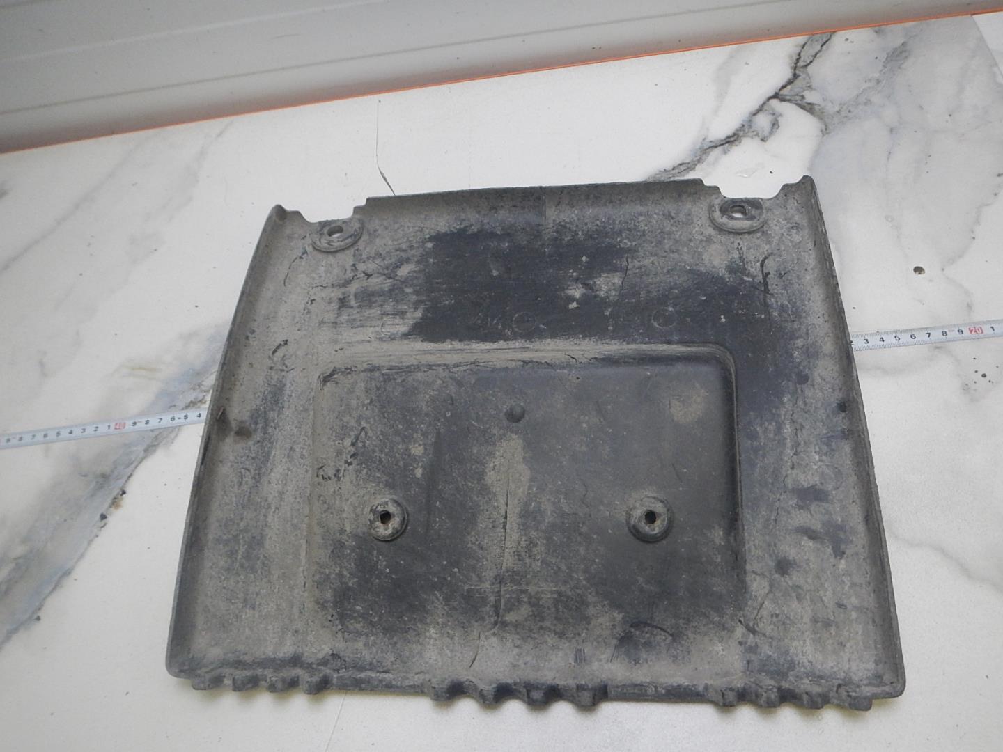 Брызговик задний левый