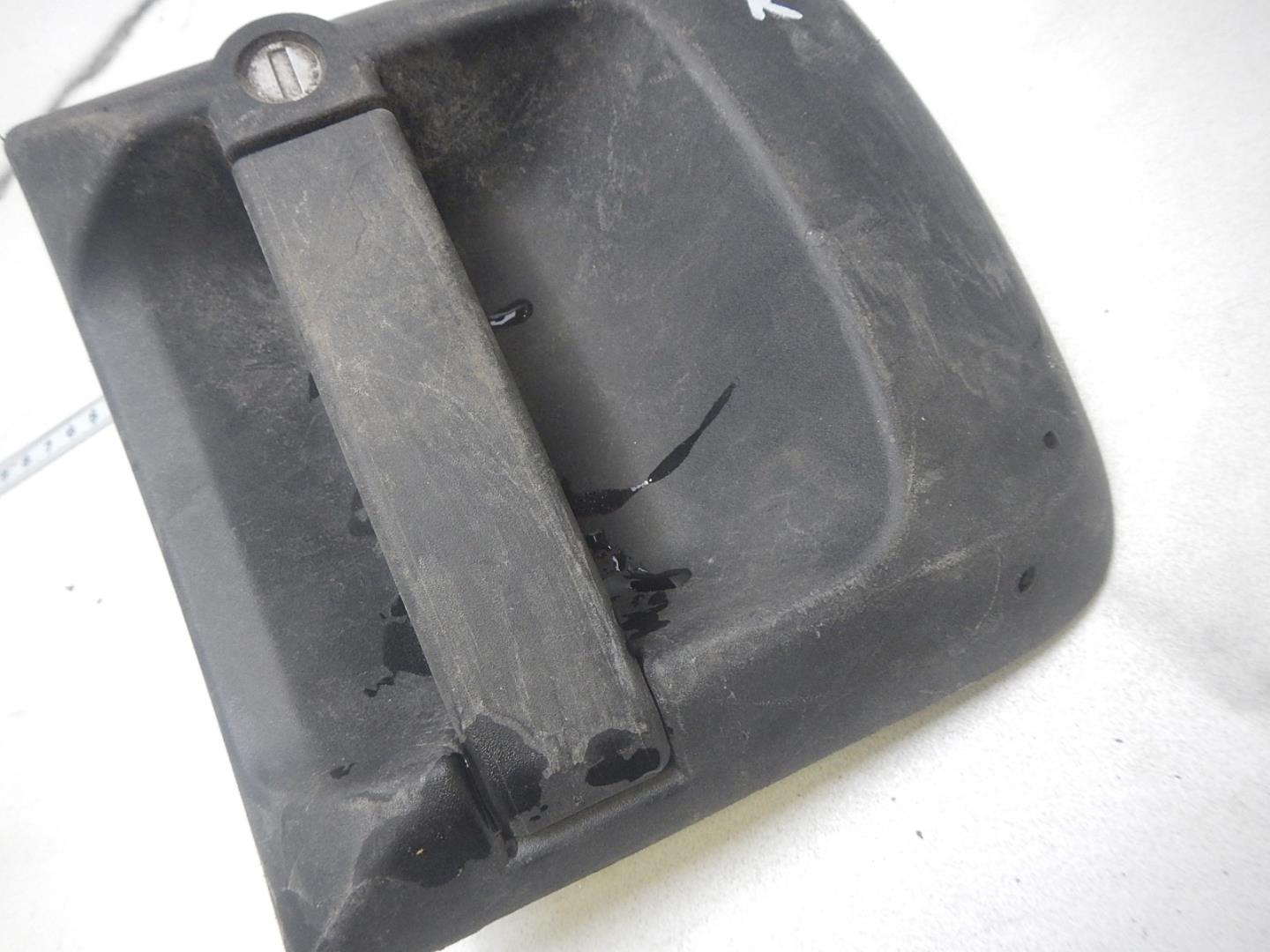 Ручка двери передней наружная правая