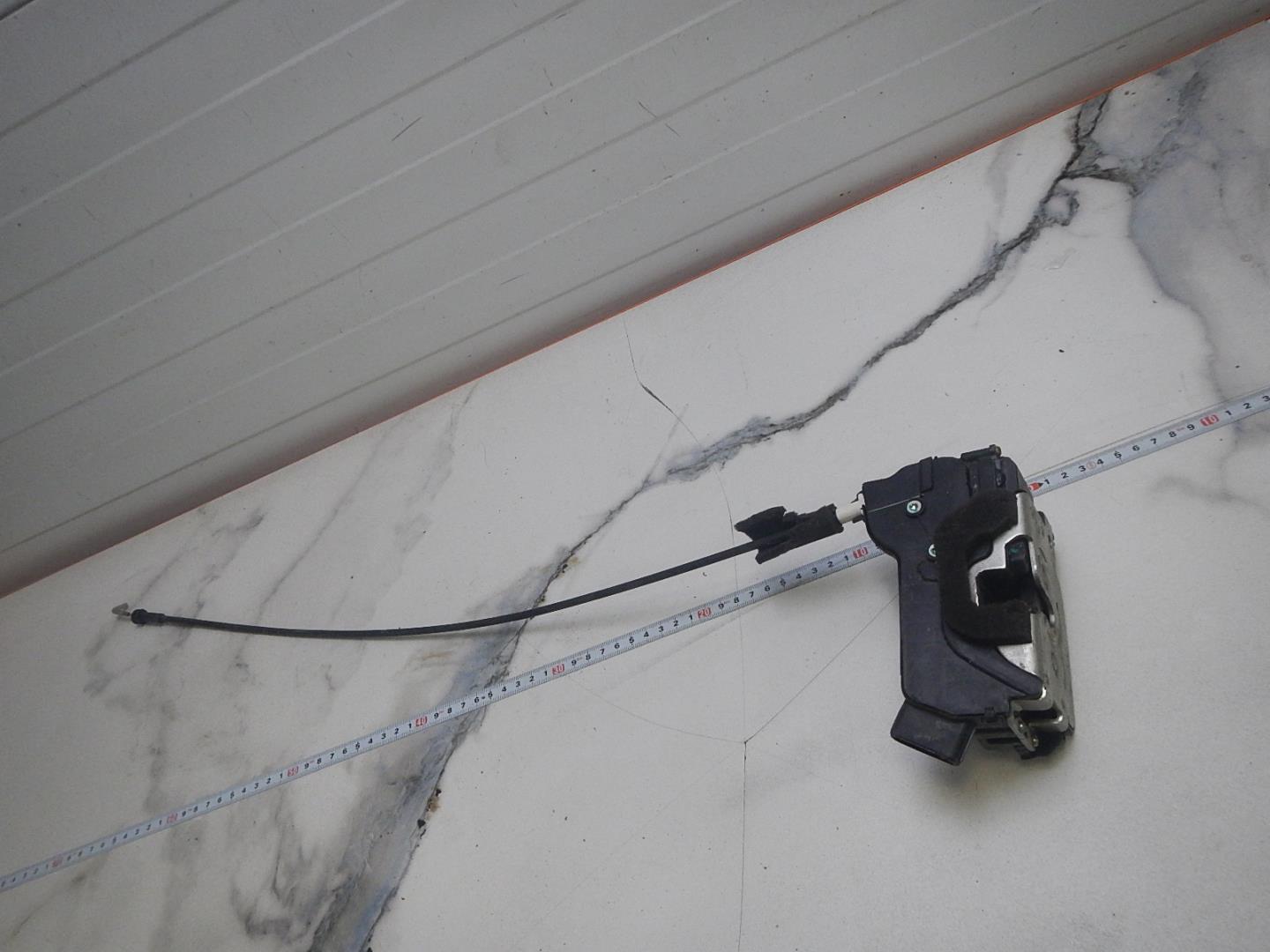 Замок двери передней правой