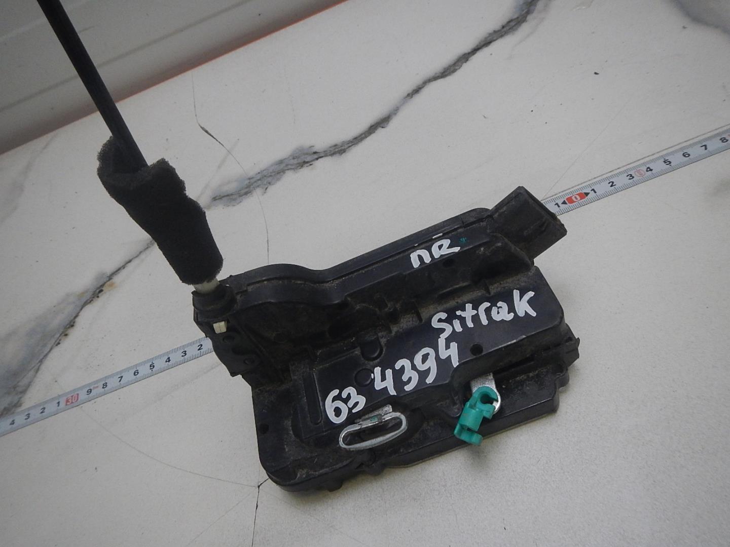 Замок двери передней правой