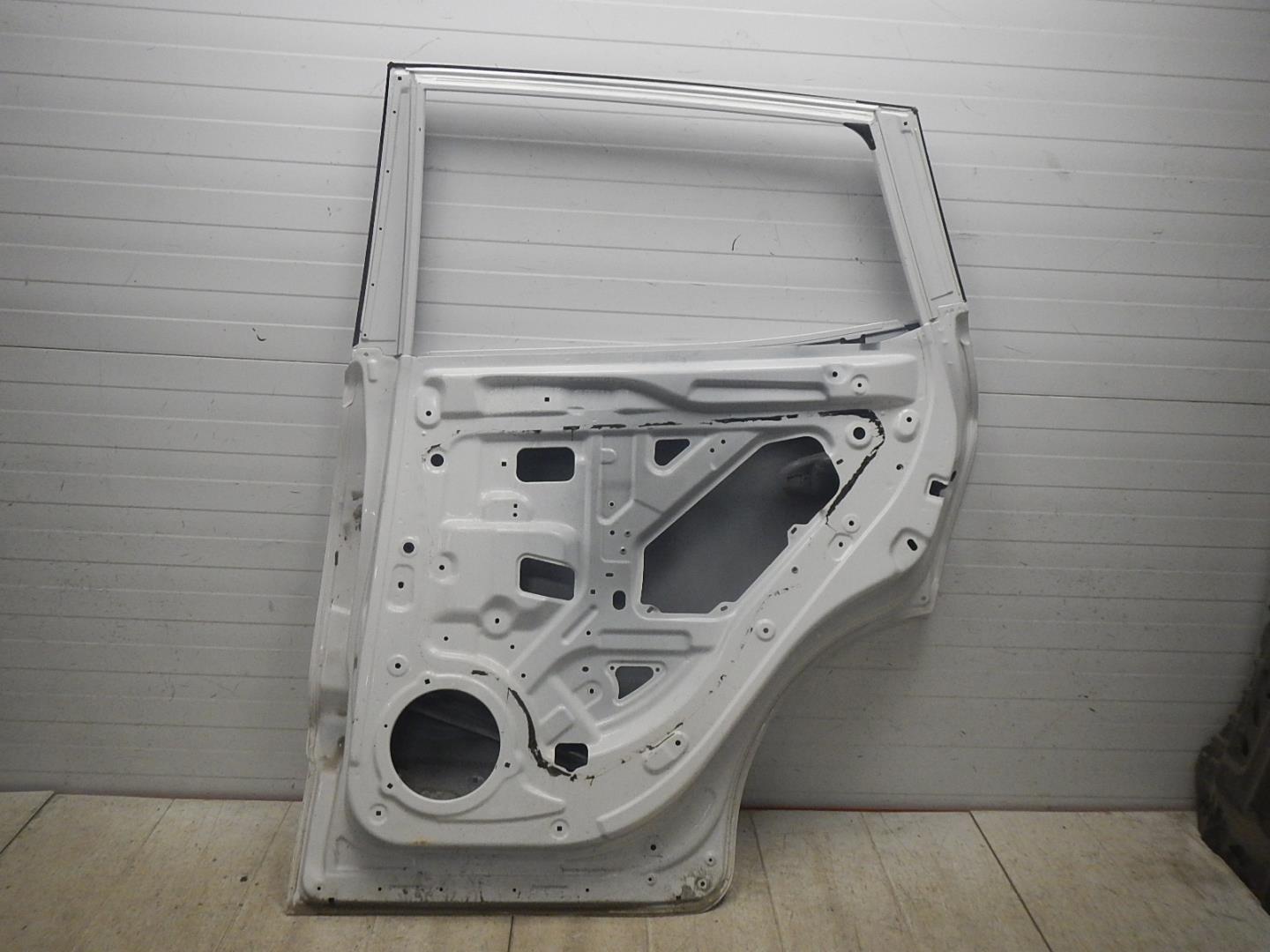 Дверь задняя правая