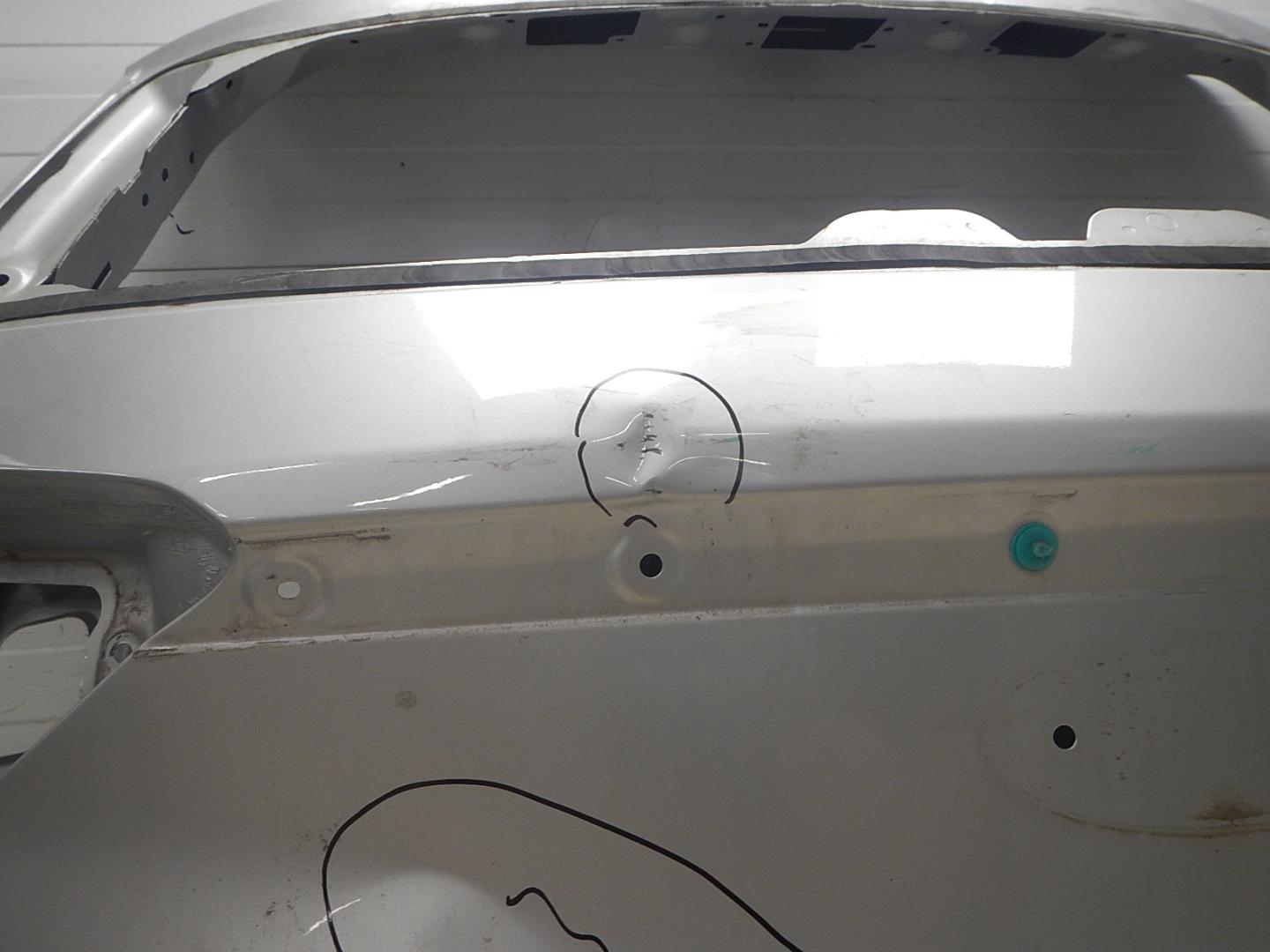 Дверь багажника