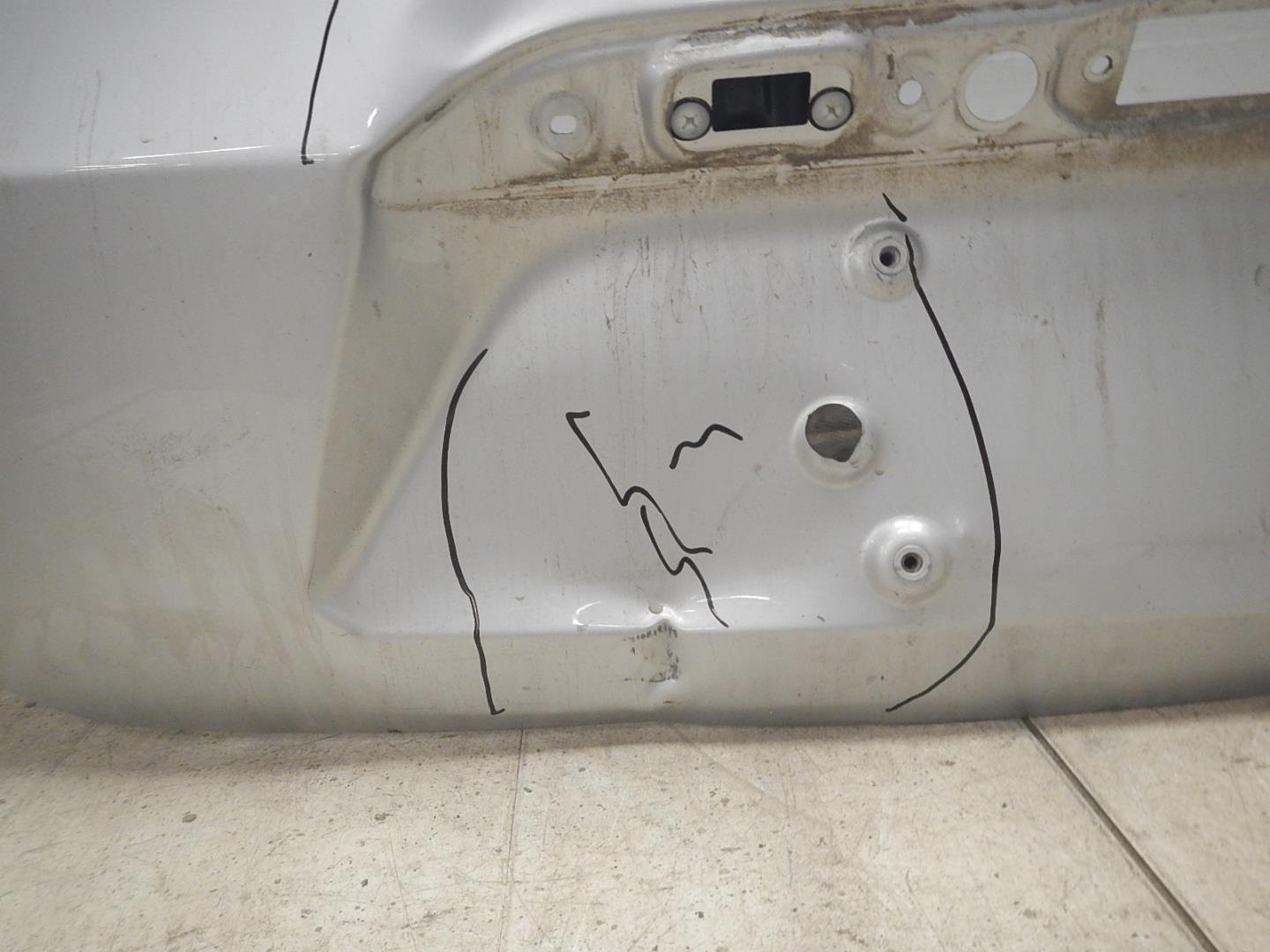 Дверь багажника