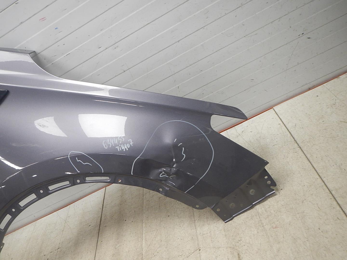 Крыло переднее правое