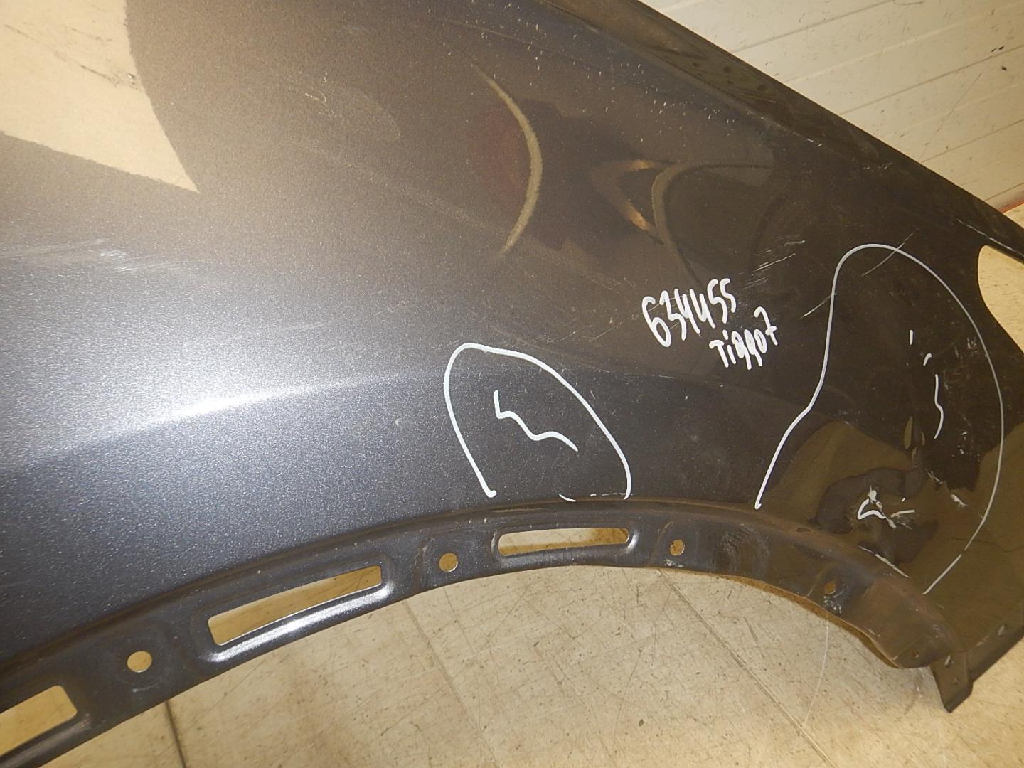 Крыло переднее правое