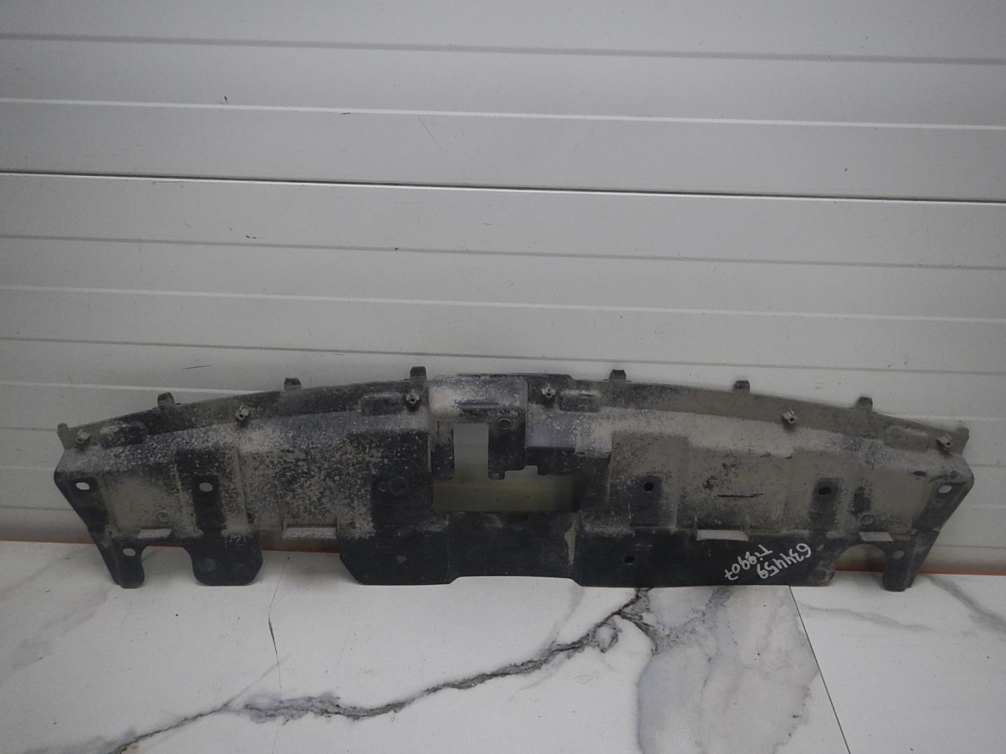 Кожух замка капота