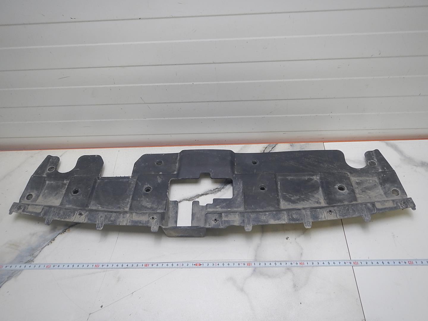 Кожух замка капота