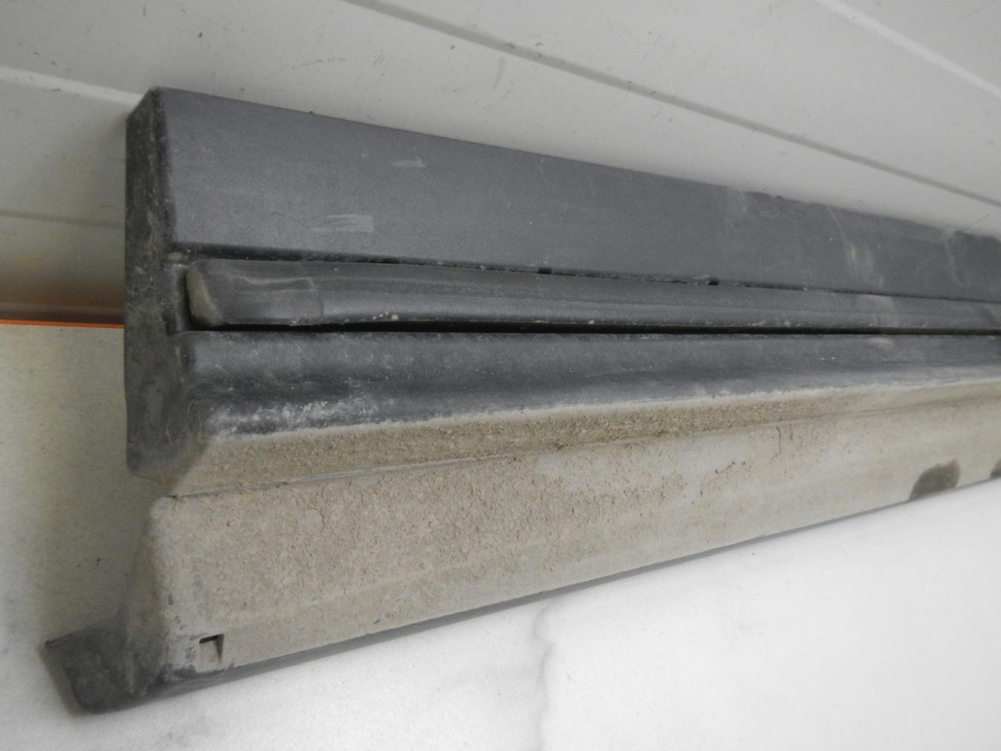 Молдинг передней правой двери