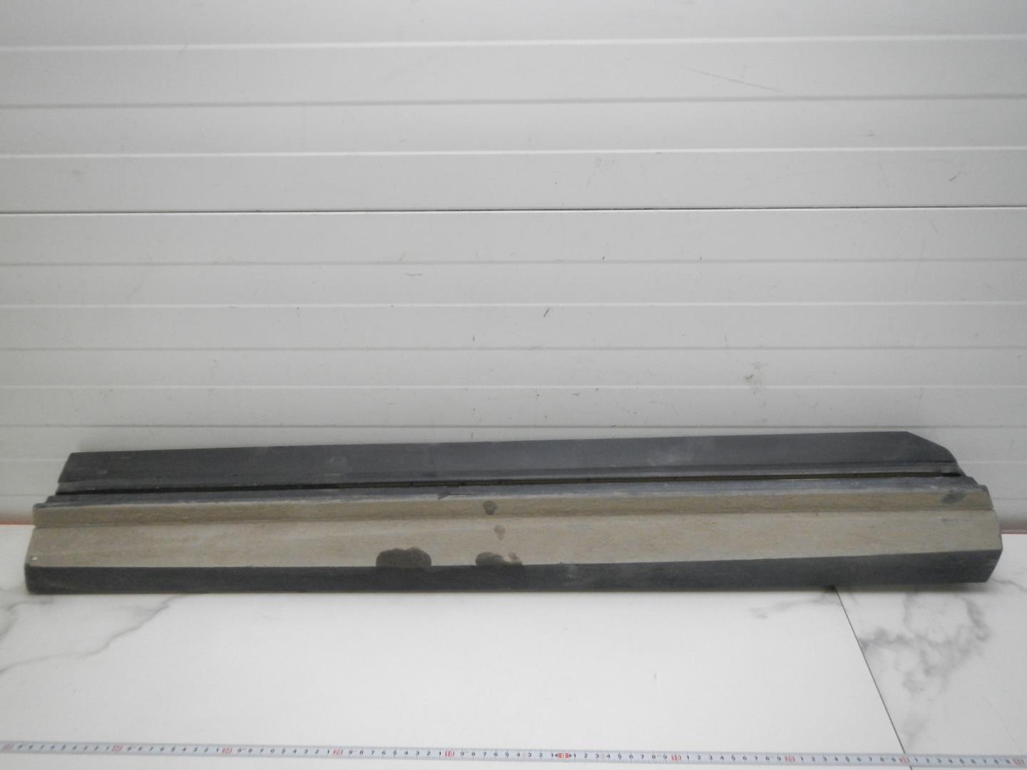 Молдинг передней правой двери