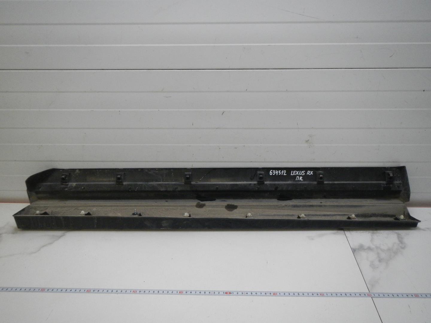 Молдинг передней правой двери