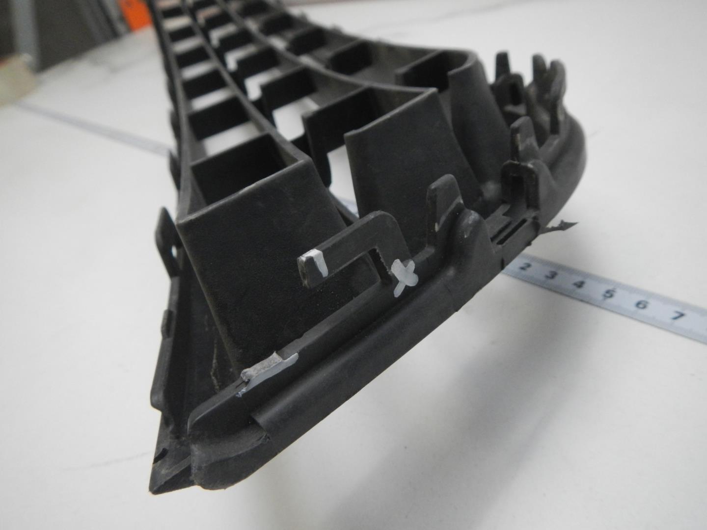 Решетка в бампер центральная