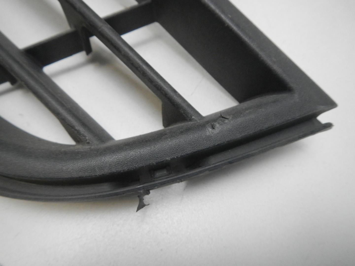 Решетка в бампер центральная