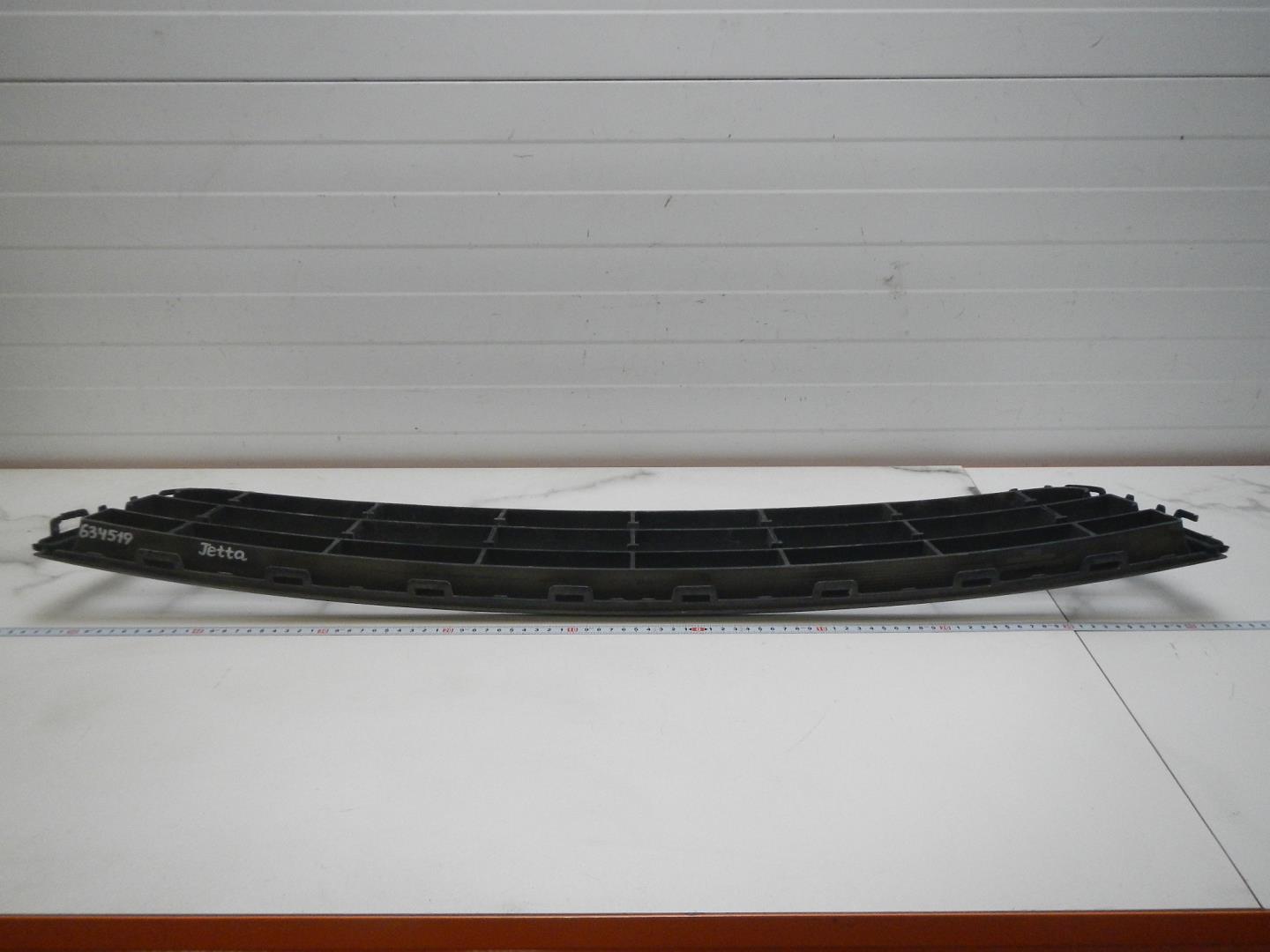 Решетка в бампер центральная