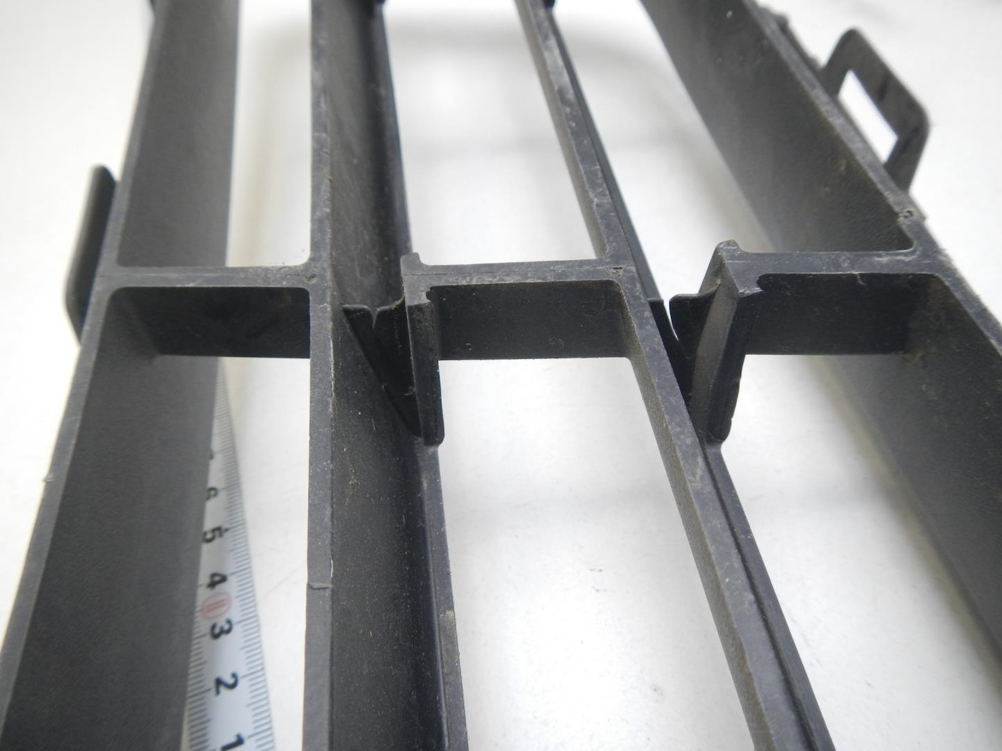 Решетка в бампер центральная