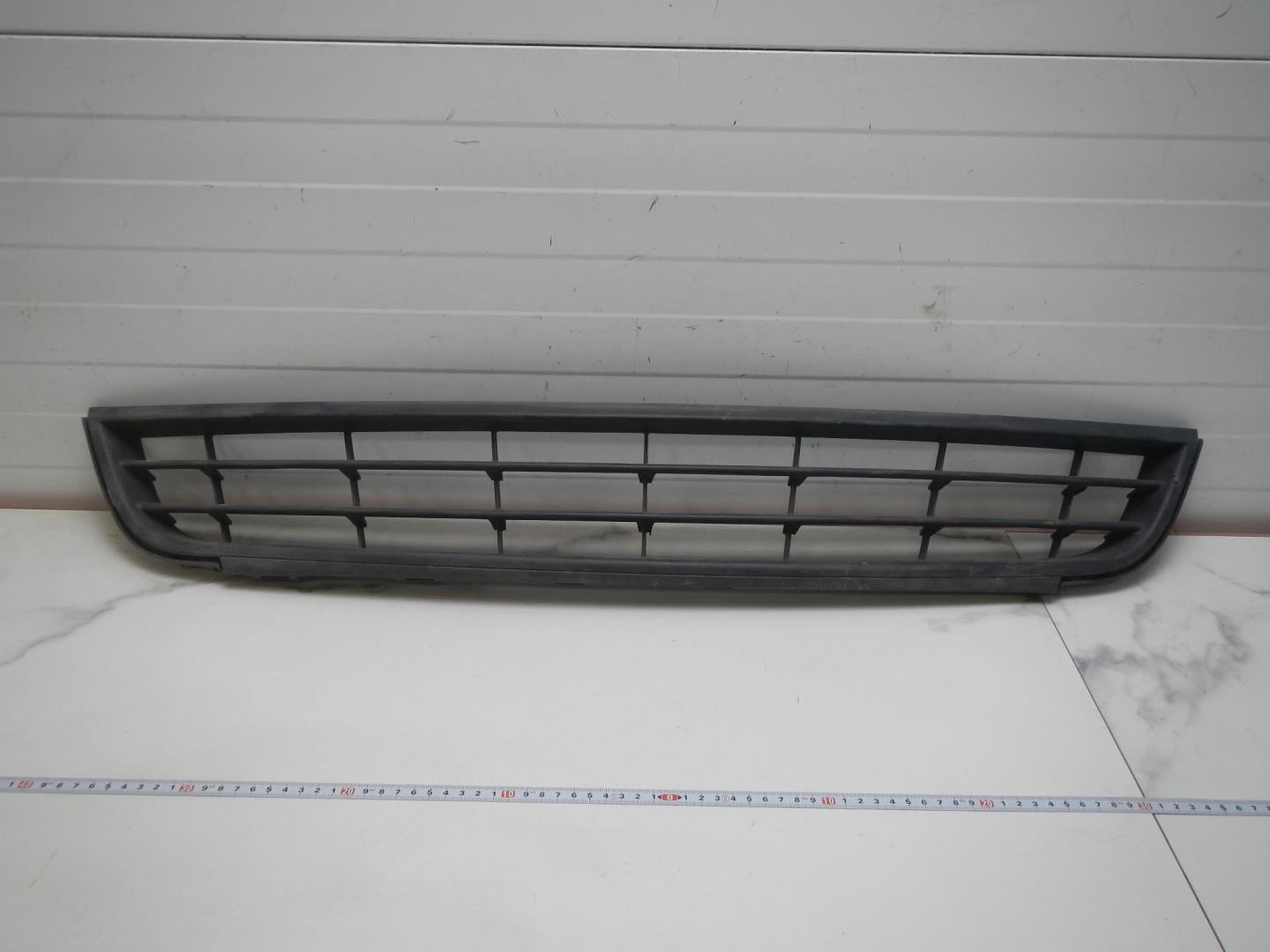 Решетка в бампер центральная