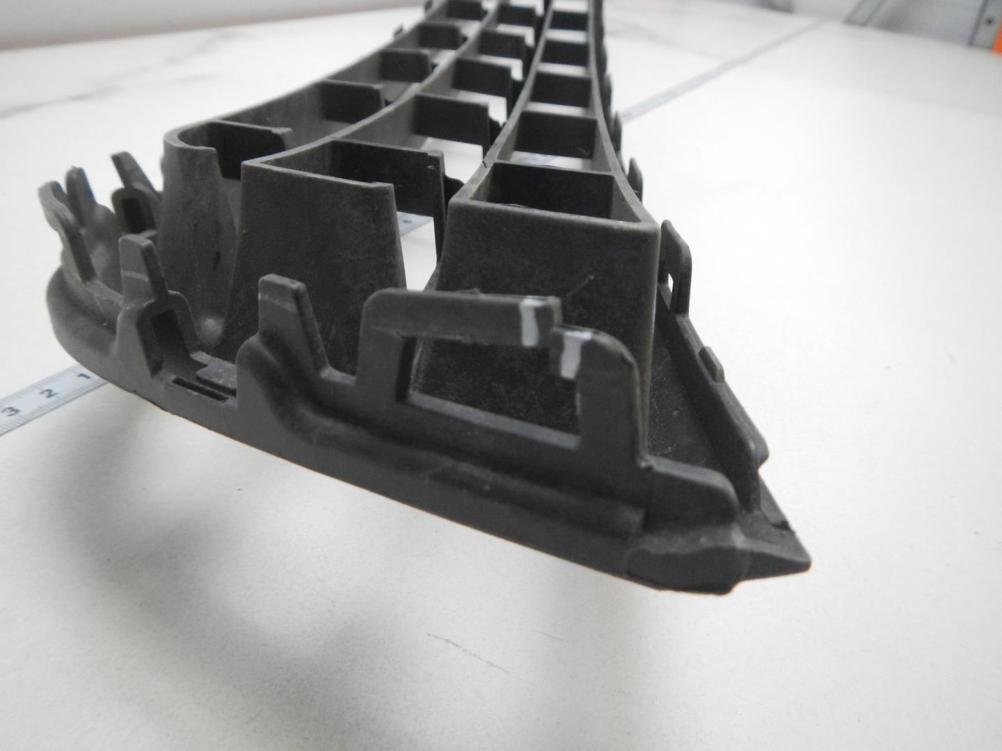 Решетка в бампер центральная