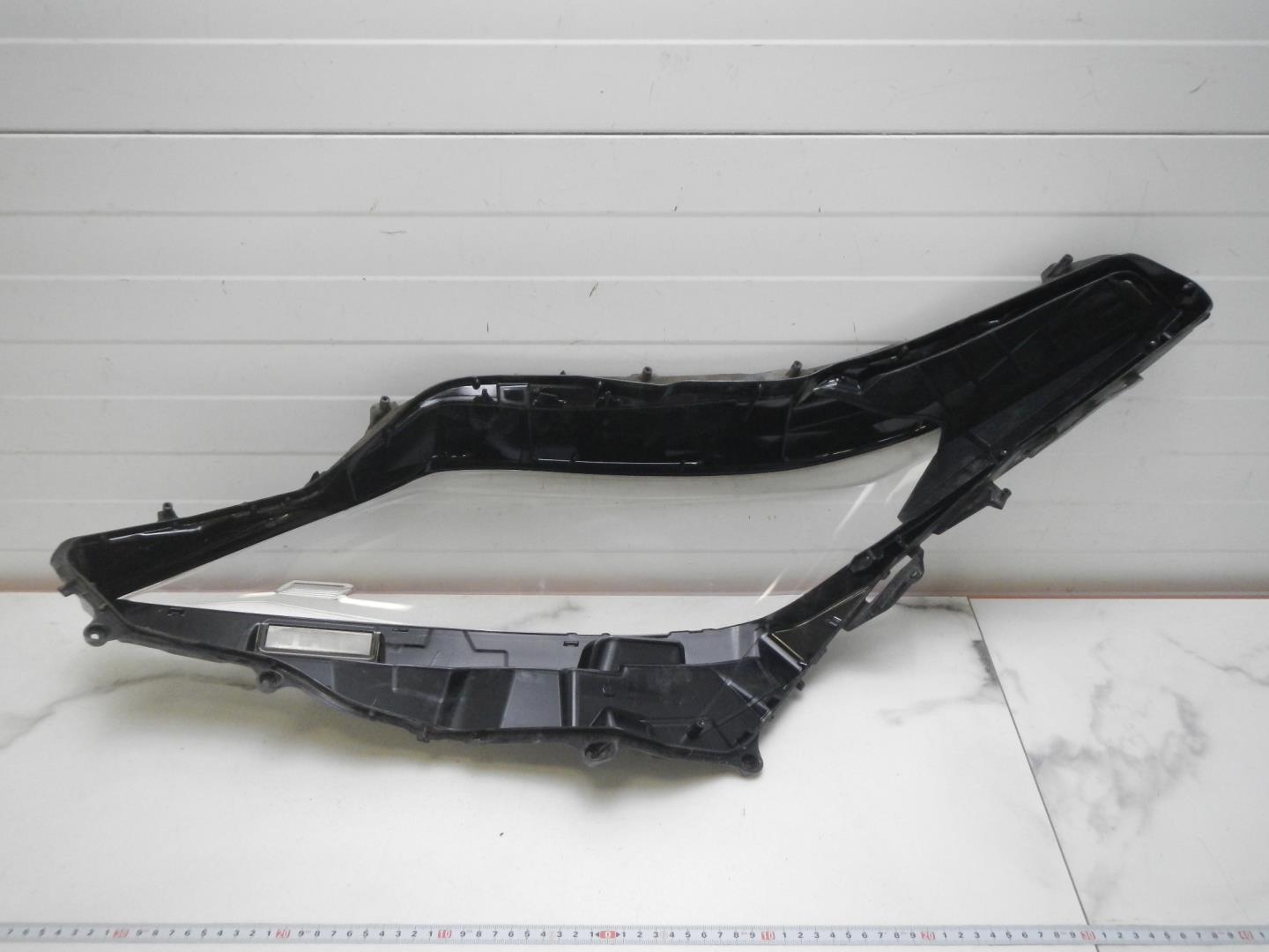 Стекло фары правой