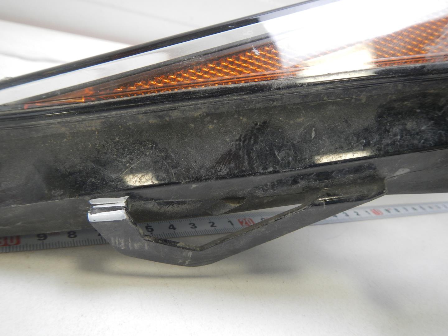 Стекло фары правой