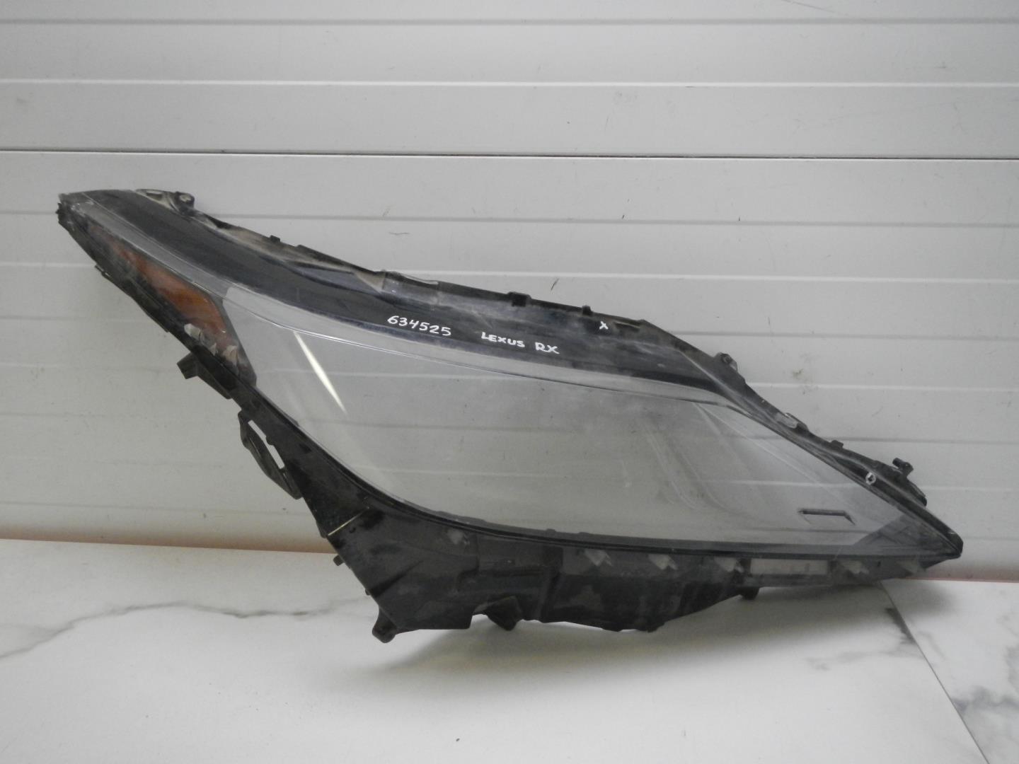 Стекло фары правой