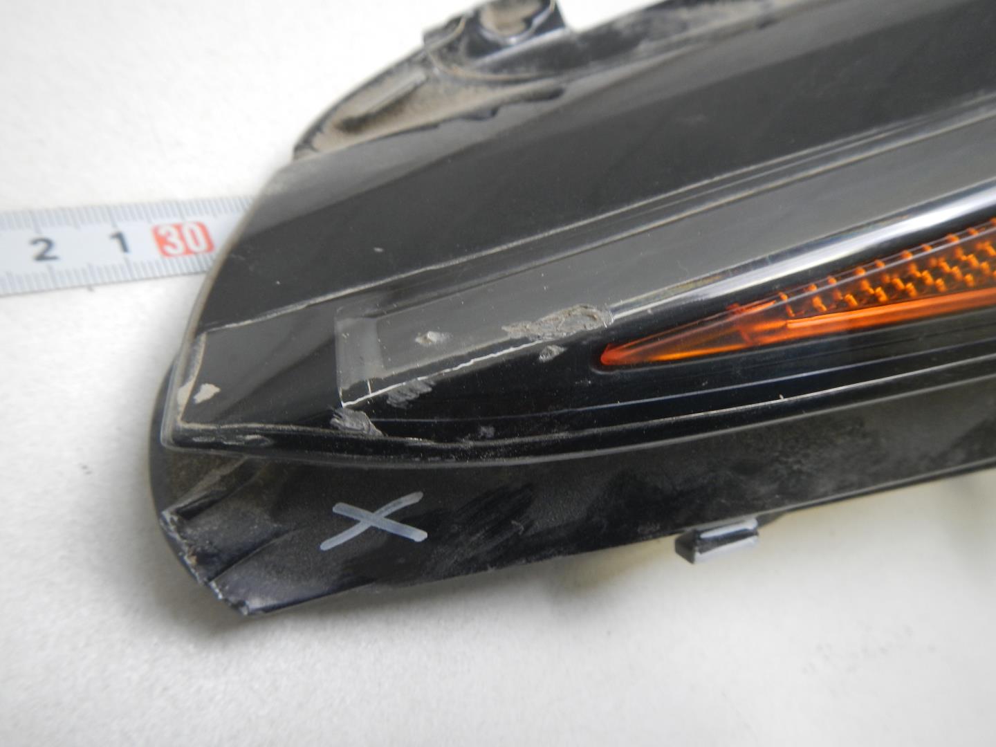 Стекло фары правой