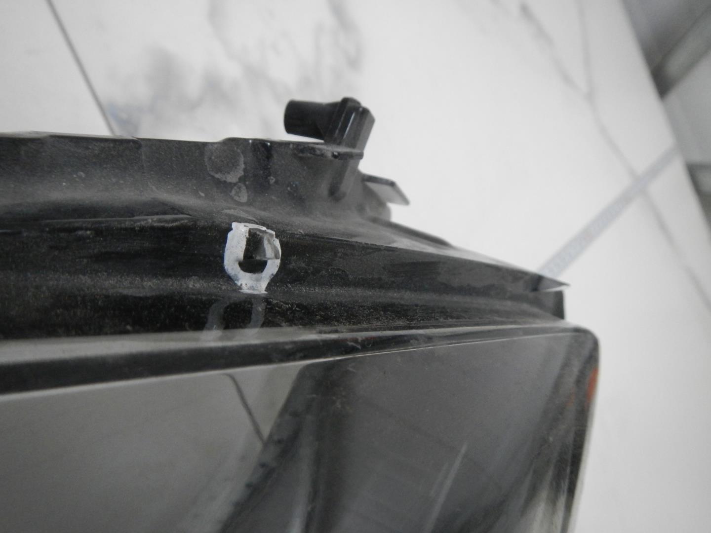 Стекло фары правой